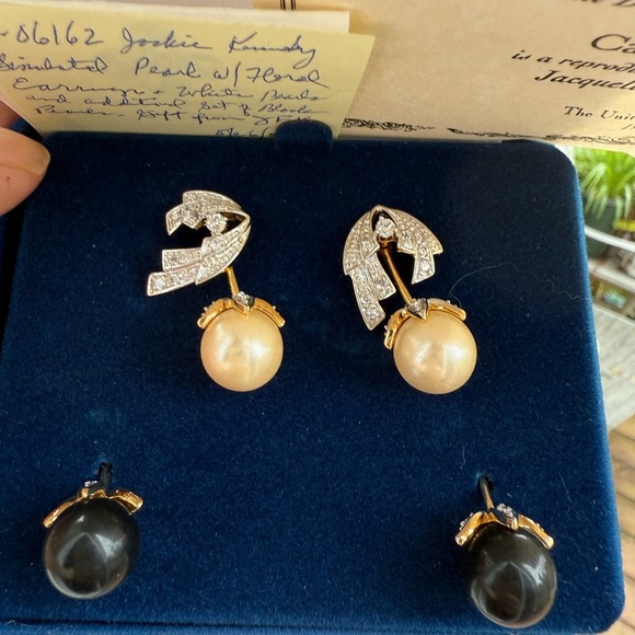 Camrose & Kross Gold and Black interchangeable Earrings Set - Picture 5 of 5